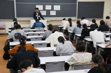 ２７９人受験 倍率３・１倍　岡山県職員採用１次試験