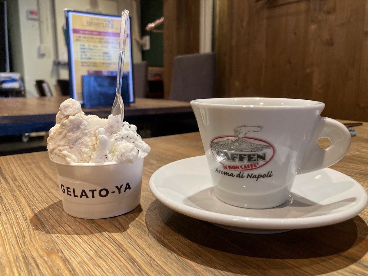 センプリーチェのコーヒーとジェラート