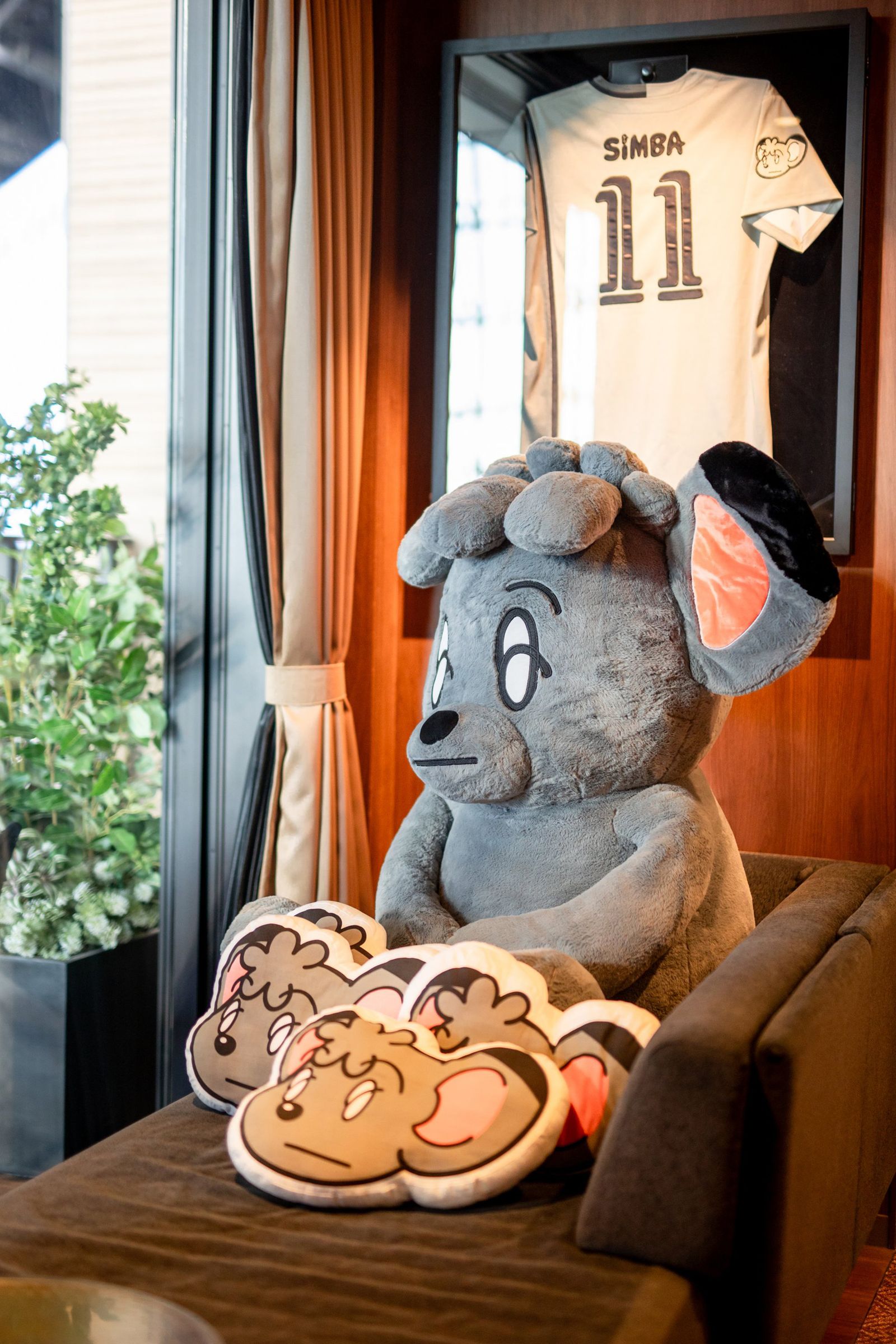 北海道「tower eleven hotel」アーティストのCHRISが手掛けたシンバルーム開設