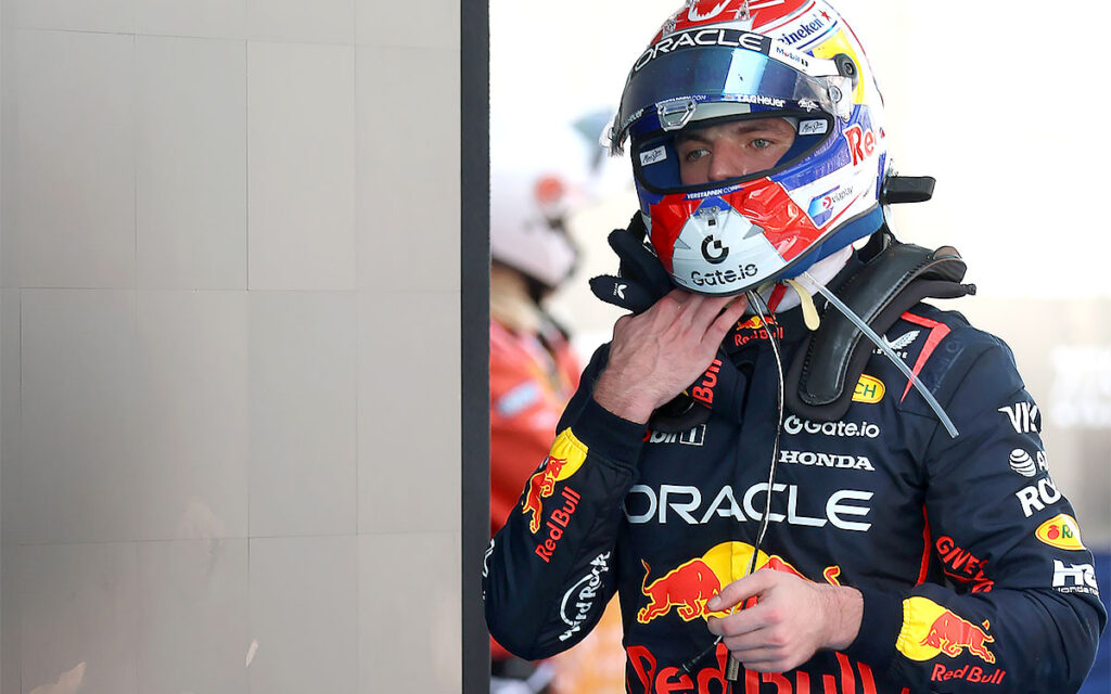 ヘルメットを被ったままパルクフェルメを歩く10位フィニッシュのマックス・フェルスタッペン（レッドブル）、2025年6月1日(日) F1スペインGP決勝（カタルーニャ・サーキット）