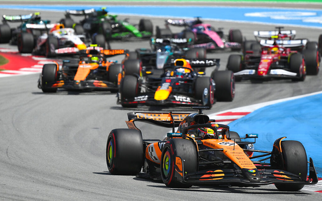 2025年F1第9戦スペインGPの決勝レースでポールからスタートするオスカー・ピアストリ（マクラーレン）、2025年6月1日カタロニア・サーキット