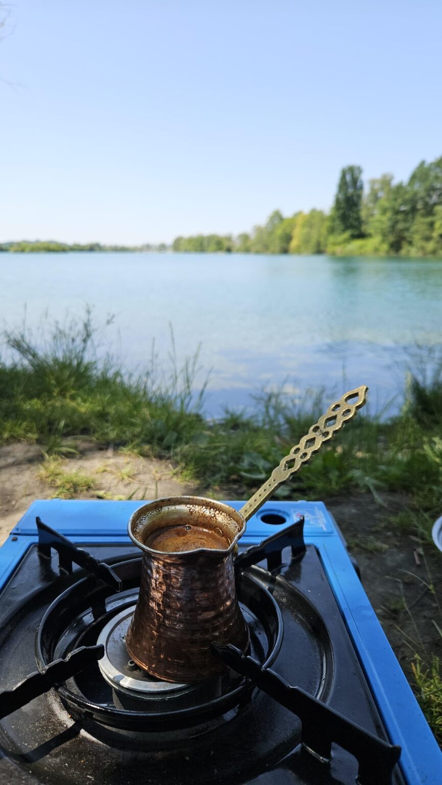 私のエラスムス中にキプロスのコーヒーの作り方を学びました、そして今私はいつもどこにでもそれを作ります