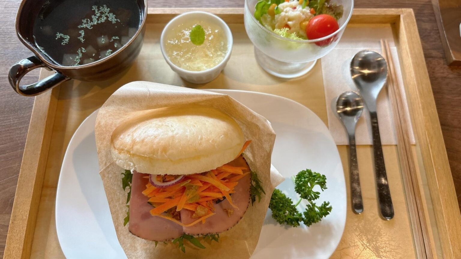 【高松市】こだわりの具材とふわふわパンの絶品バーガーサンド！サンドイッチ専門店の月替わりバーガー（鈴木広子） - エキスパート - Yahoo!ニュース