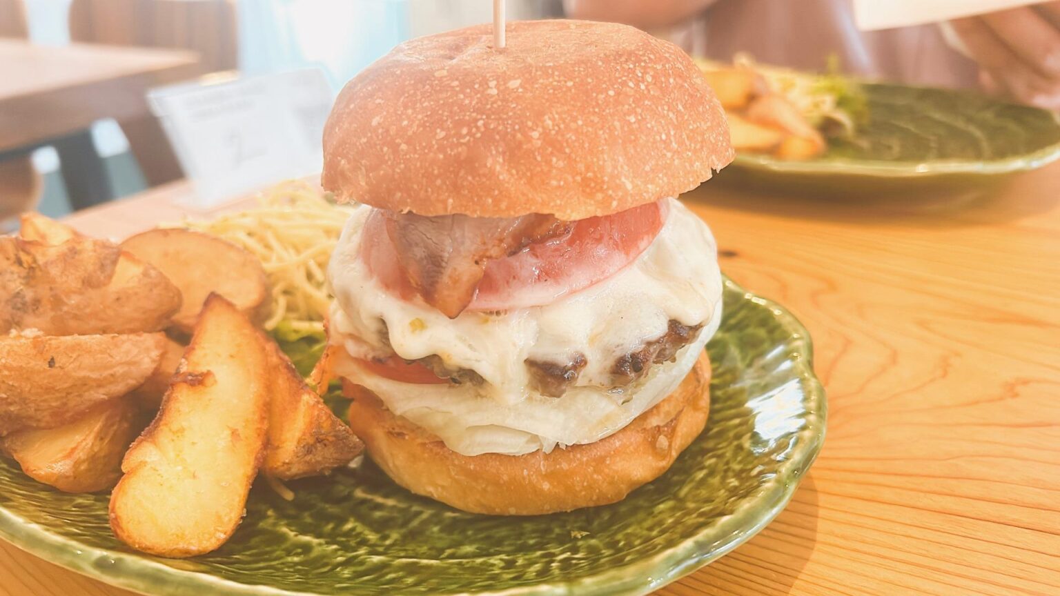 【桑名市】あふれる肉汁＆おいしすぎる野菜！素材にこだわったハンバーガーは病みつきの味（ともろん） - エキスパート - Yahoo!ニュース