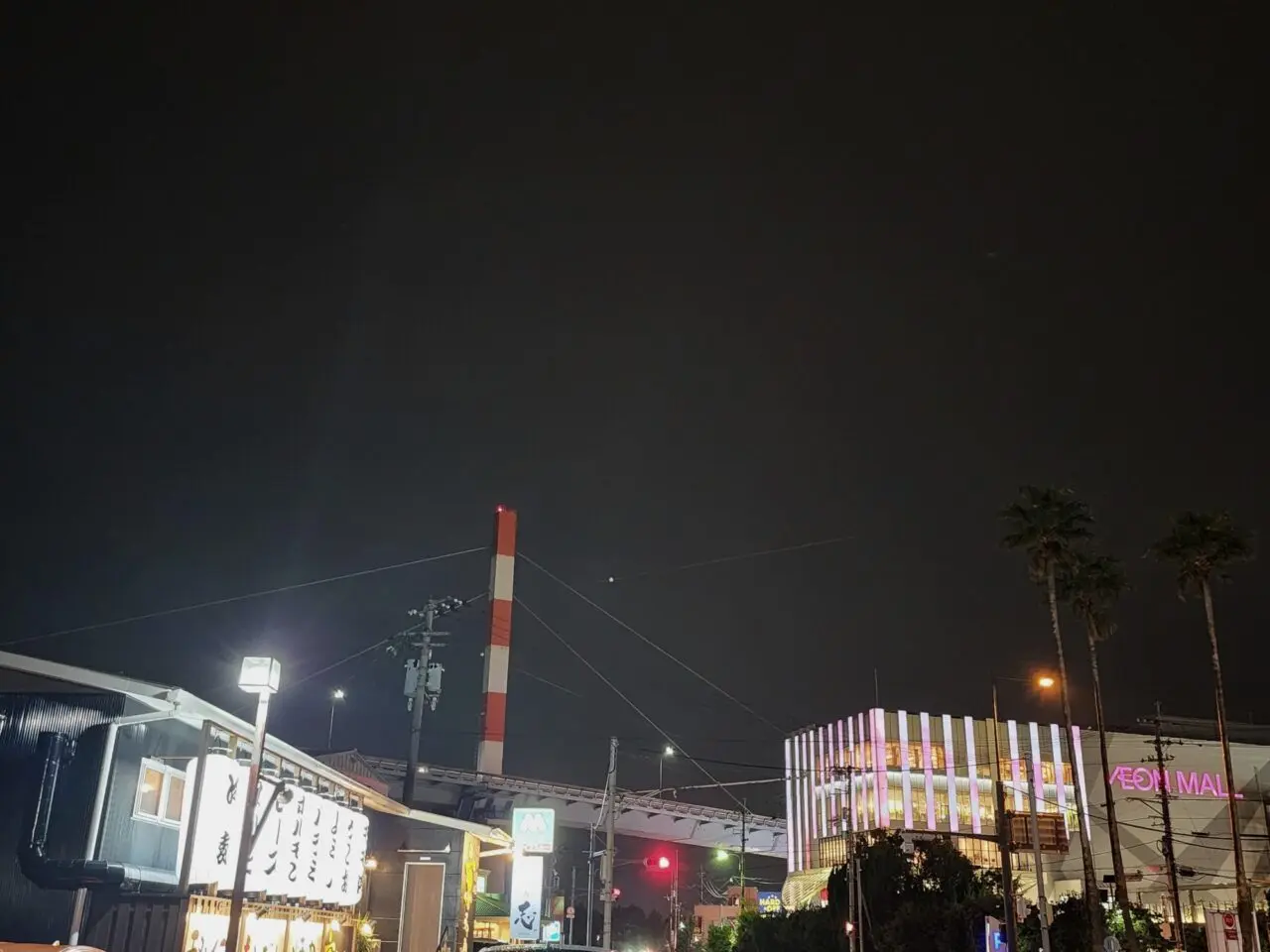 「イオンモール徳島」外観と徳島市内の景色