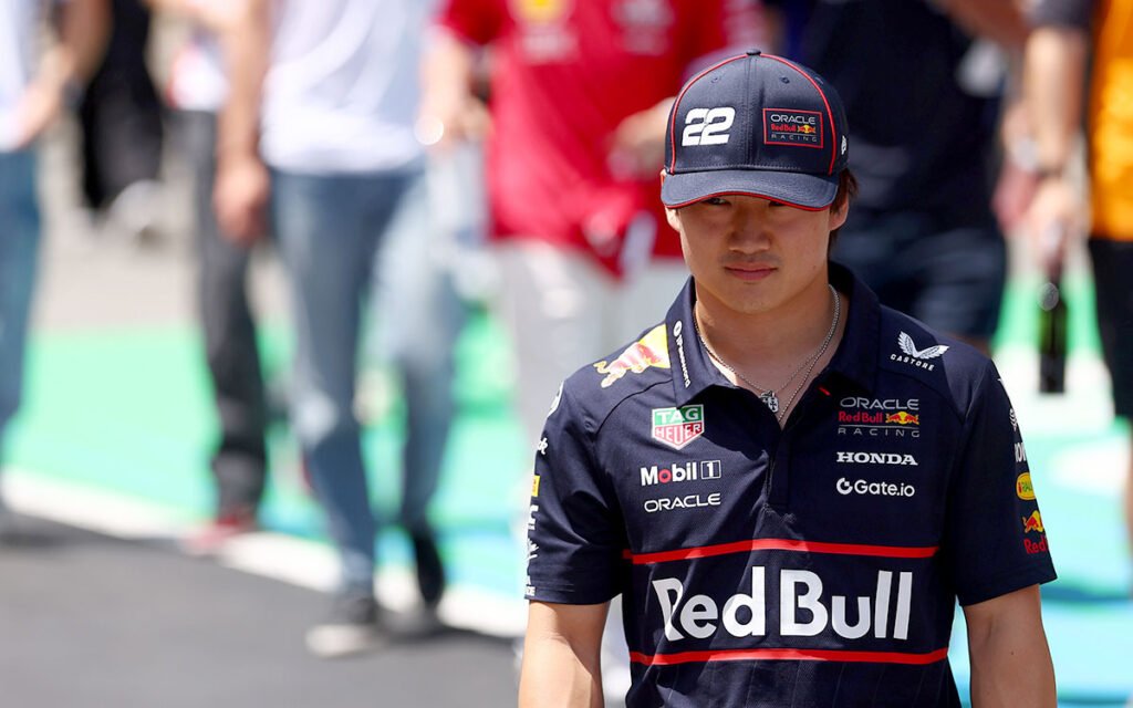 ドライバーズパレードに参加する角田裕毅（レッドブル・レーシング）、2025年6月1日(日) F1スペインGP決勝（バルセロナ・カタロニア・サーキット）