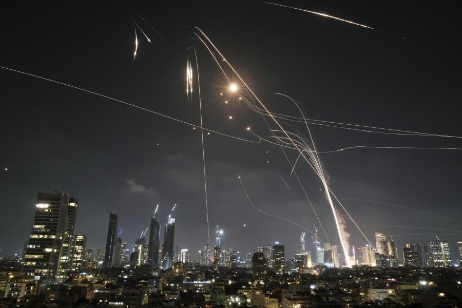アラームのイスラエル：100個のロケッツイランの反応