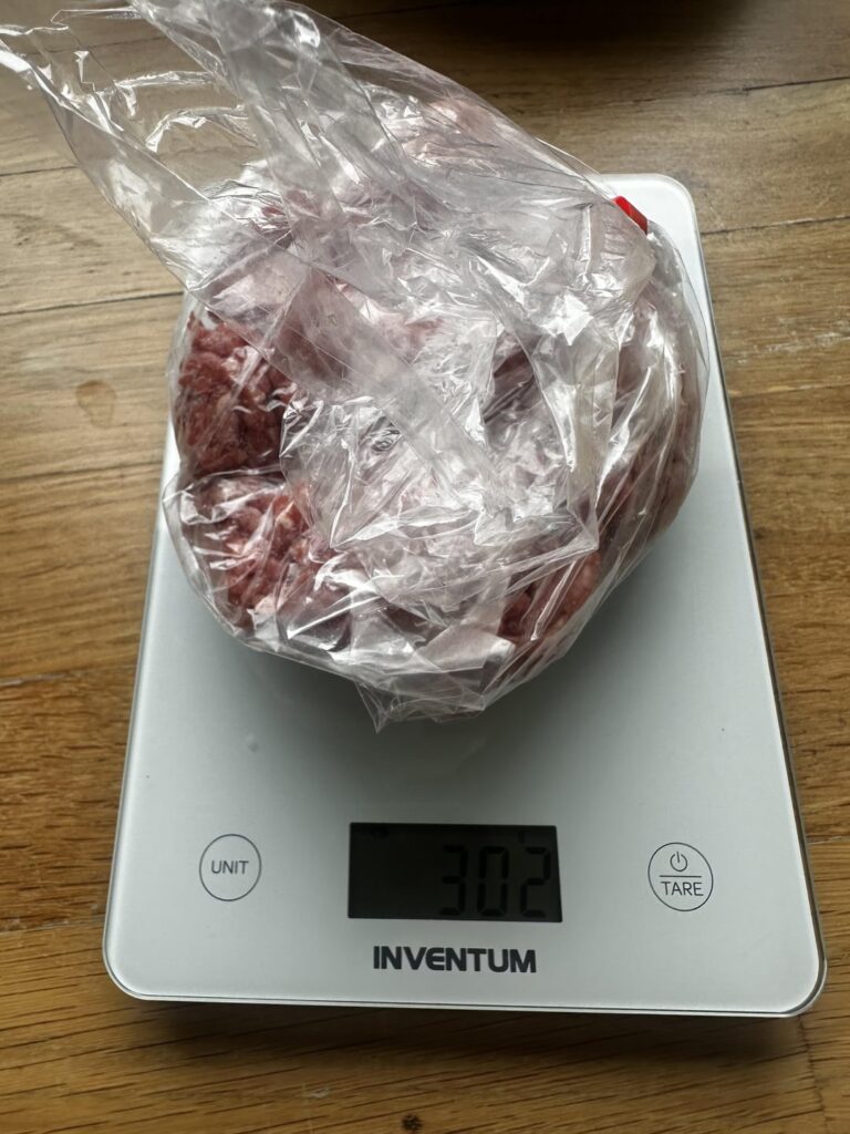 ああ、刻んだ肉を水でいっぱいにしていますか？私はそれを拾いました