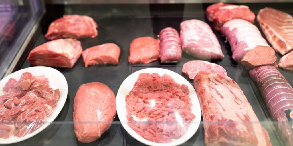 PFAS禁止は実施されていません：セントガレンは健康に有害な肉を販売し続けています - 連邦政府は激怒しています