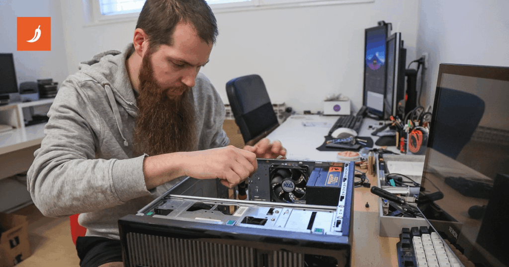 古い部品のビデオマティジャコンピューターと他の部品に寄付する