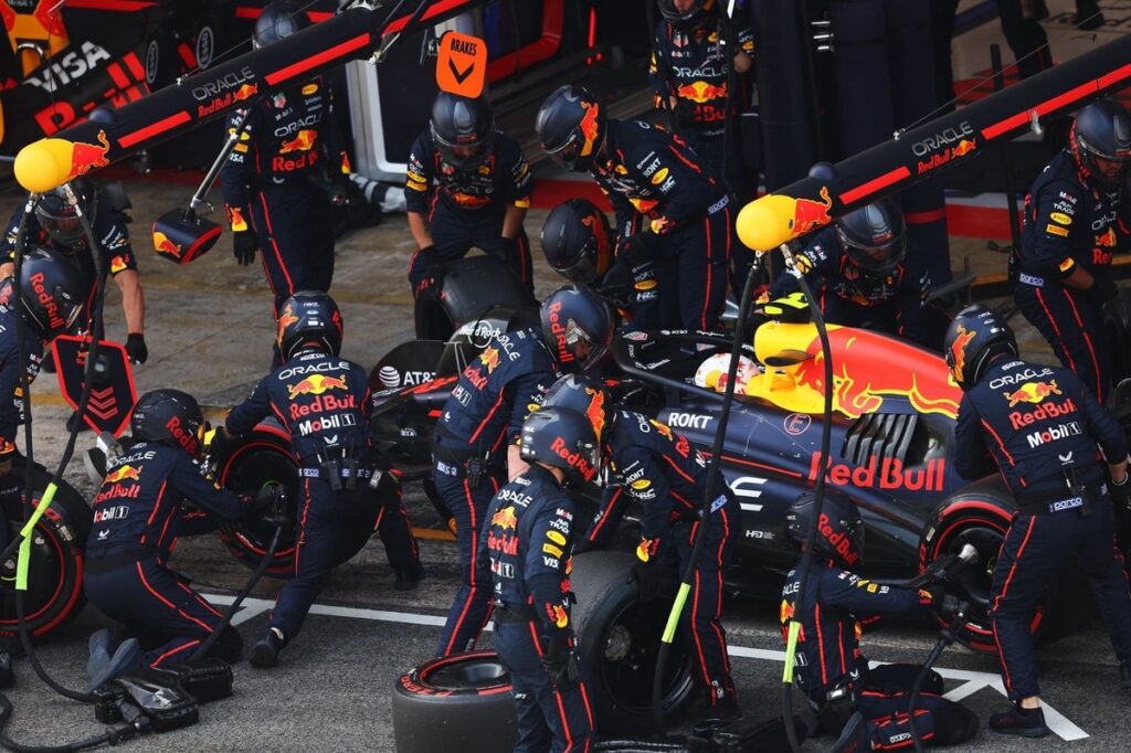 F1分析｜タイムロスはことごとく避ける！ レッドブルが角田裕毅を入賞一歩手前まで導いた秀逸戦略 - motorsport.com 日本版｜モータースポーツ情報サイト