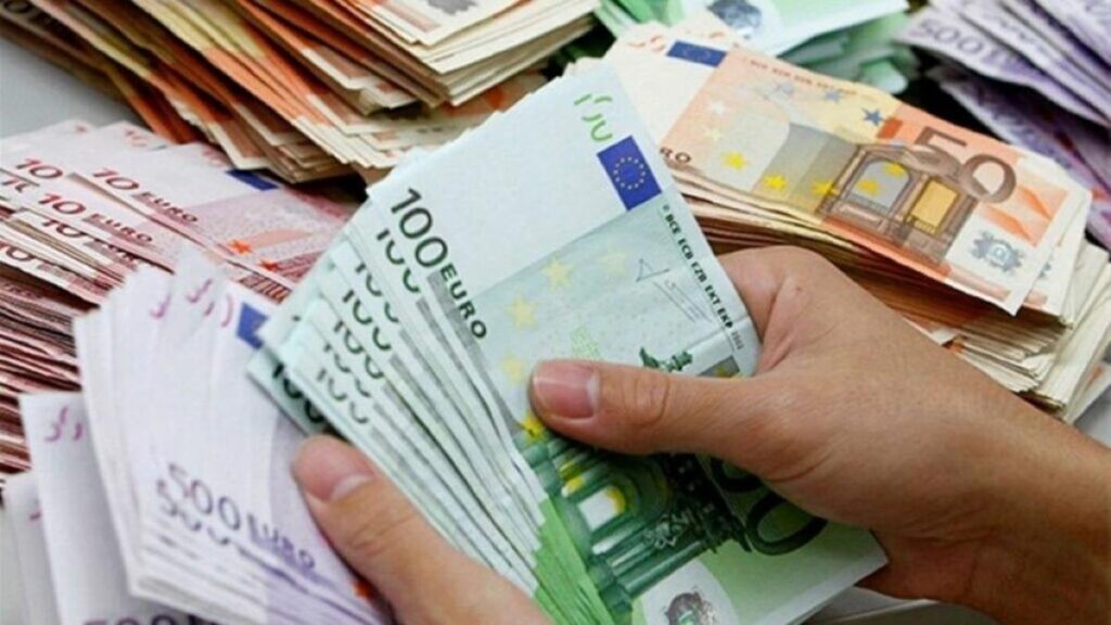 最も回避する人：レストラン経営者、ホテル経営者、薬剤師、年間15,000ユーロを宣言するカテゴリ