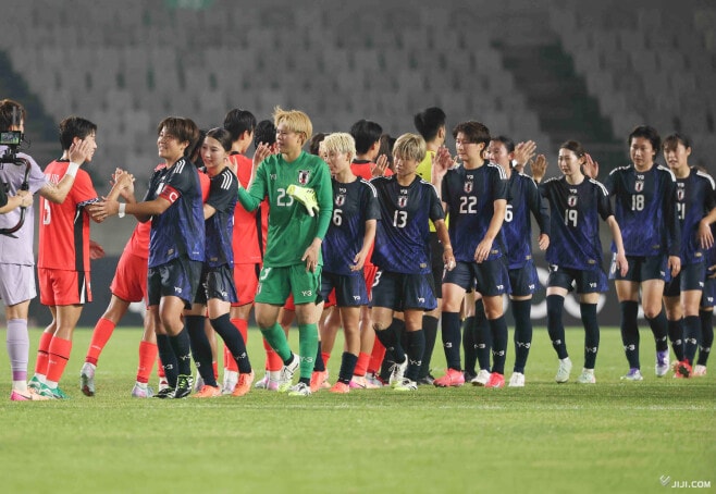 画像・写真:日本、ブラジルに完敗:時事ドットコム – 時事ドットコム サッカーの東アジアE―1選手権は13日、韓国の華城で女子の第2戦が行われ、3連覇を目指す日本(なでしこジャパン)は韓国…