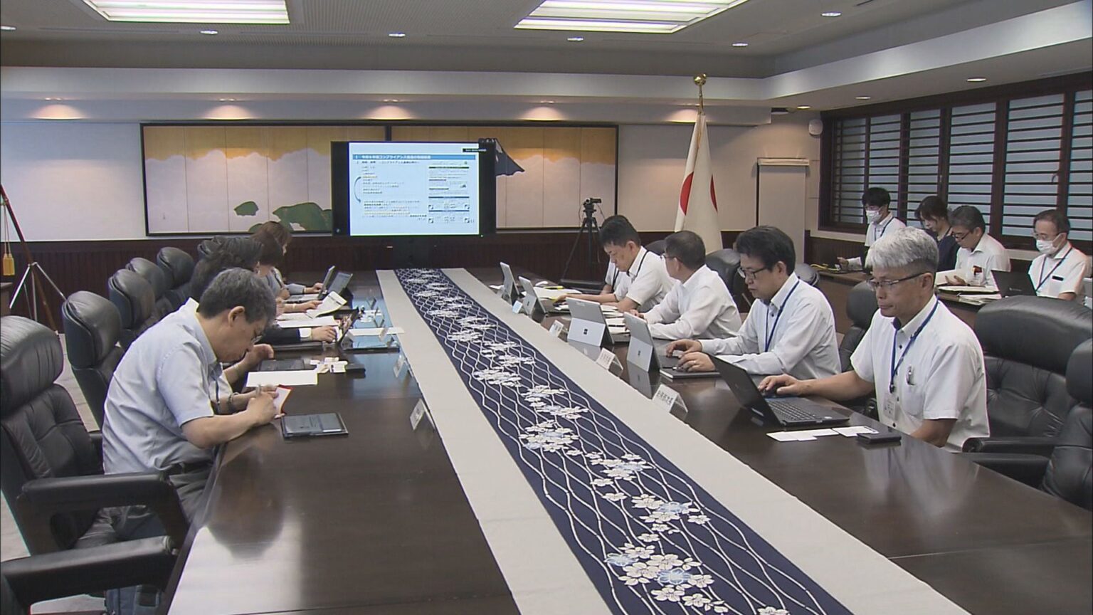 静岡県が法令遵守を推進するために外部の有識者らと話し合う会議を開く　２０２４年度は８人の県職員が懲戒処分 - LOOK 静岡朝日テレビ