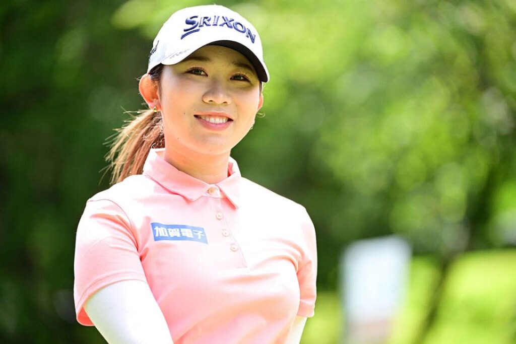 内田ことこ コースレコードタイで首位キープ｜JLPGA｜日本女子プロゴルフ協会