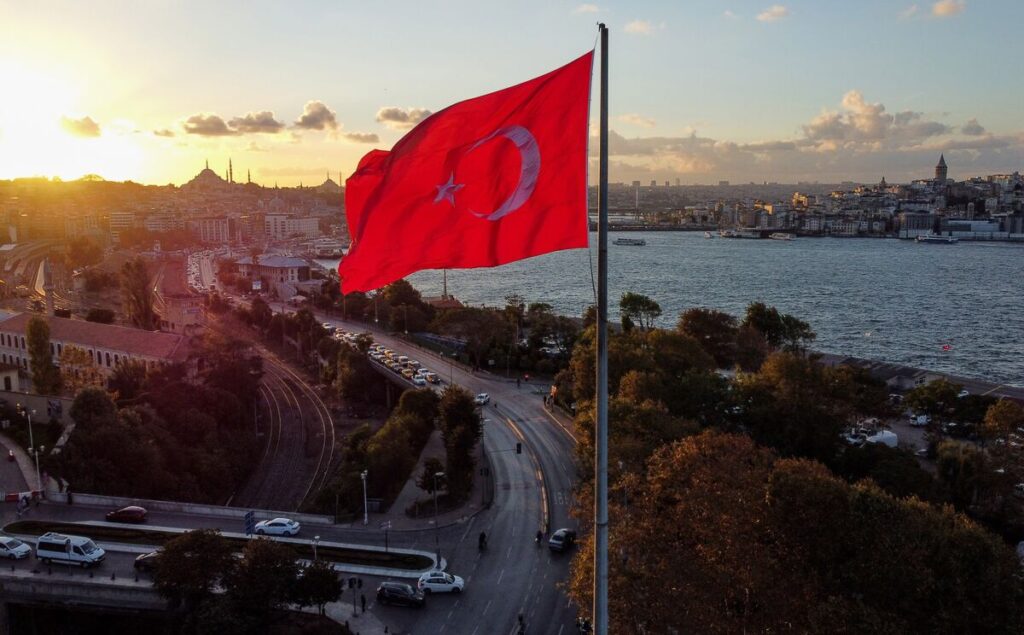 トルコ格付け「Ｂａ３」に引き上げ、中銀の政策を評価－ムーディーズ - Bloomberg