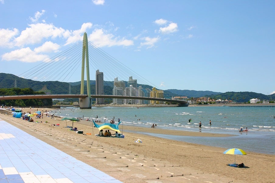 【和歌山マリーナシティ】夏の夜空を染める大迫力の花火イベント！旬の魚介類を使用した夏季限定メニューが楽しめるグルメフェアを開催！！海の日に『FM802 HOLIDAY SPECIAL 』開催決定！！ | 和歌山マリーナシティ株式会社のプレスリリース