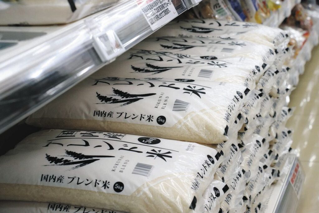 5月21日、店頭に並んだ備蓄米＝長野市のA・コープファーマーズ南長野店で