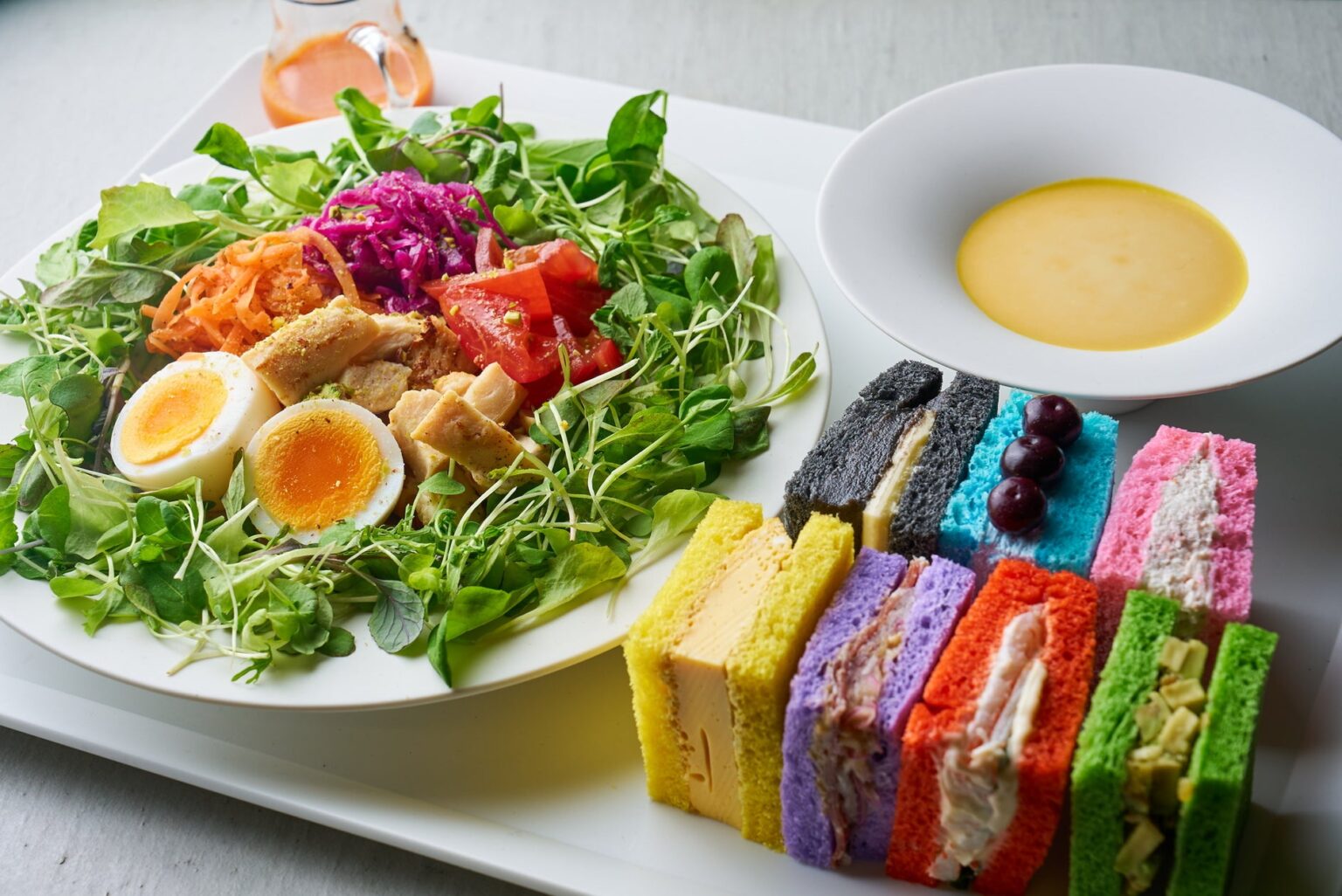 金沢の旅に、贅沢なひとときを。マイクログリーン専門レストラン【OTM Restaurant & Bar】の「カラフルサンドウィッチ食べ放題」がメイン料理を一新！ | 株式会社SU-BEEのプレスリリース