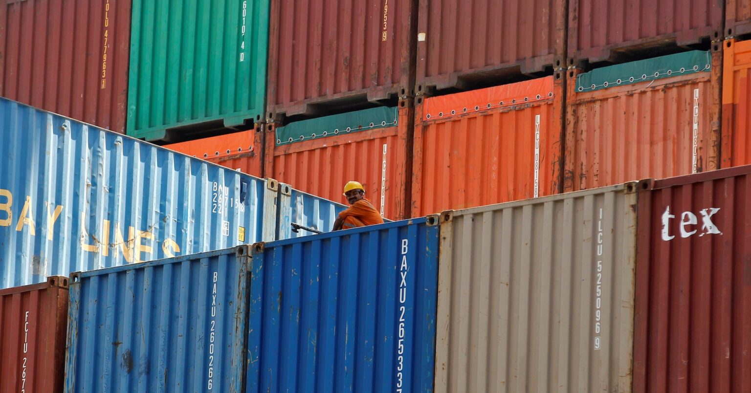 インド政府、3500万人雇用創出へ　120億ドルの刺激策承認 | ロイター