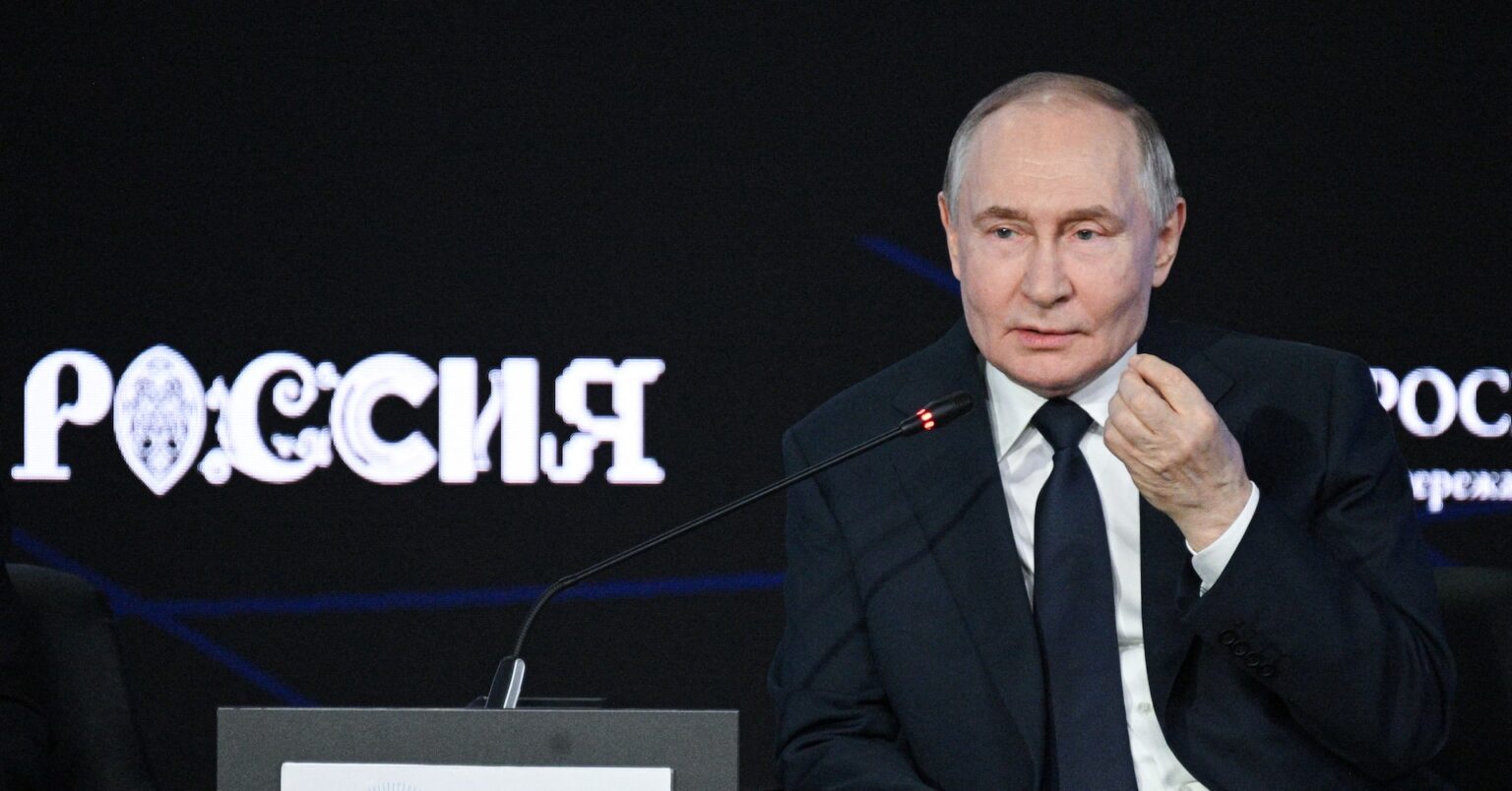 米ロ首脳が電話会談、ウクライナ早期停戦巡り協議　ロシアによる攻撃止まず | ロイター