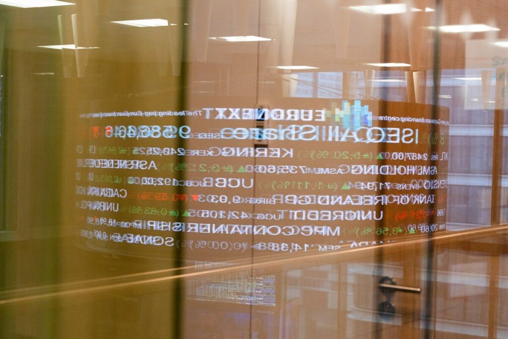 【欧州市況】英国債反発、財務相進退巡る懸念後退－米雇用好調で株高 - Bloomberg