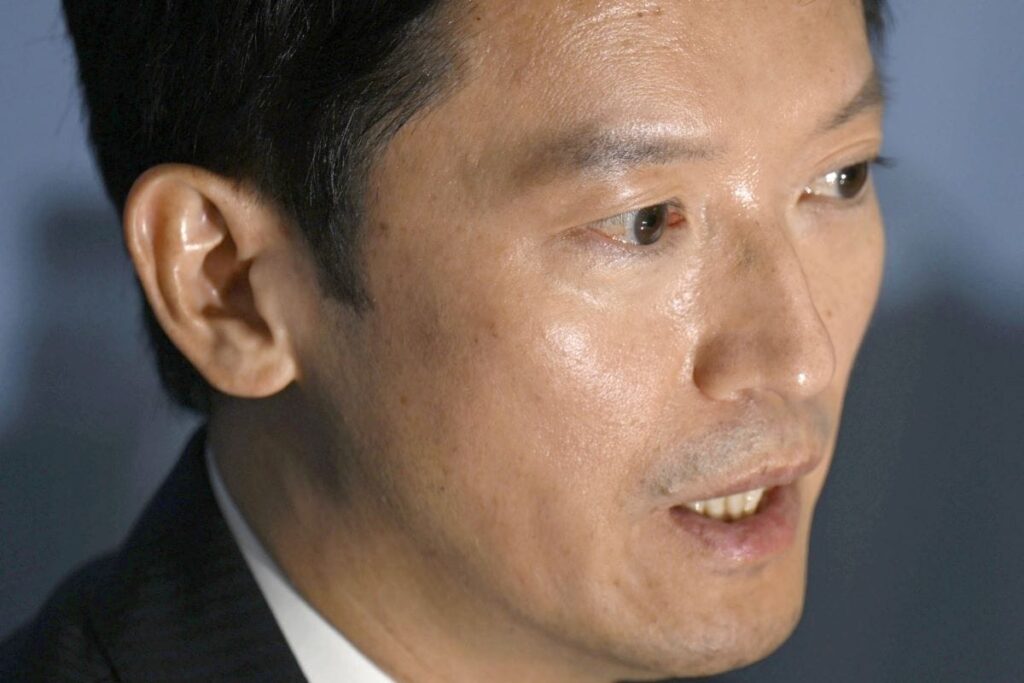 【懲りない兵庫県知事】官僚や職員を“抵抗勢力”と位置づけ、正義の味方を演じた小泉・橋下流改革の「大きな誤算」(1/3) | JBpress (ジェイビープレス) 兵庫県庁で記者会見する斎藤元彦知事。失職を選び、出直し選挙に出馬すると表明