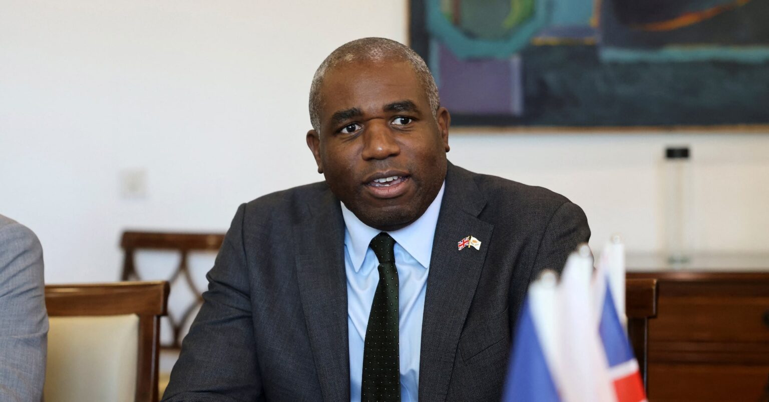 英外相がシリア訪問、人道援助や復興へ9450万ポンド支援 | ロイター