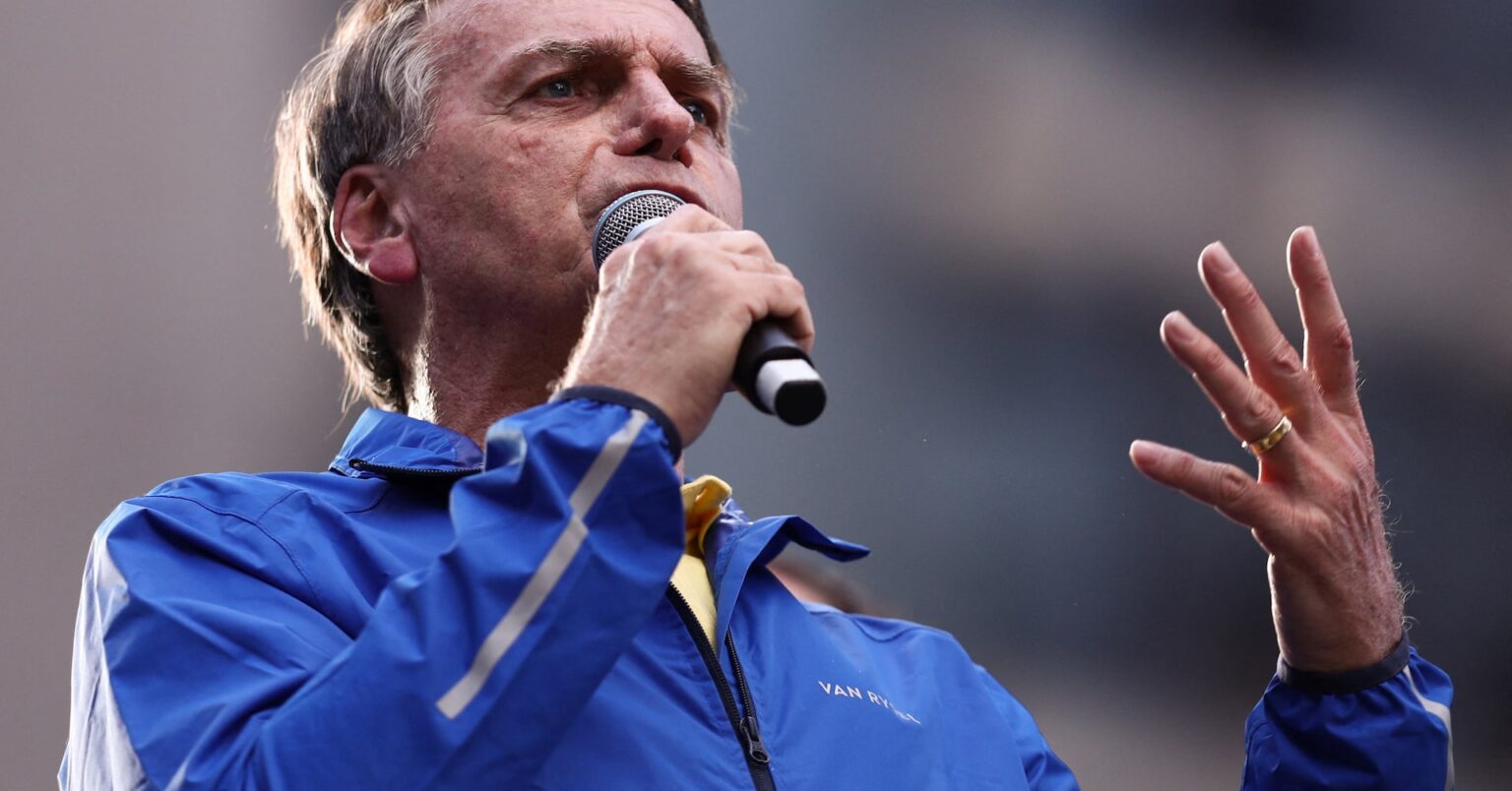 トランプ氏、公判中のブラジル前大統領擁護　「ボルソナロに手を出すな」 | ロイター