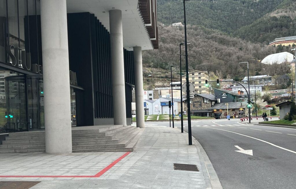 検察官は、ディスコの著者での複数の衝突の著者に尋ねます