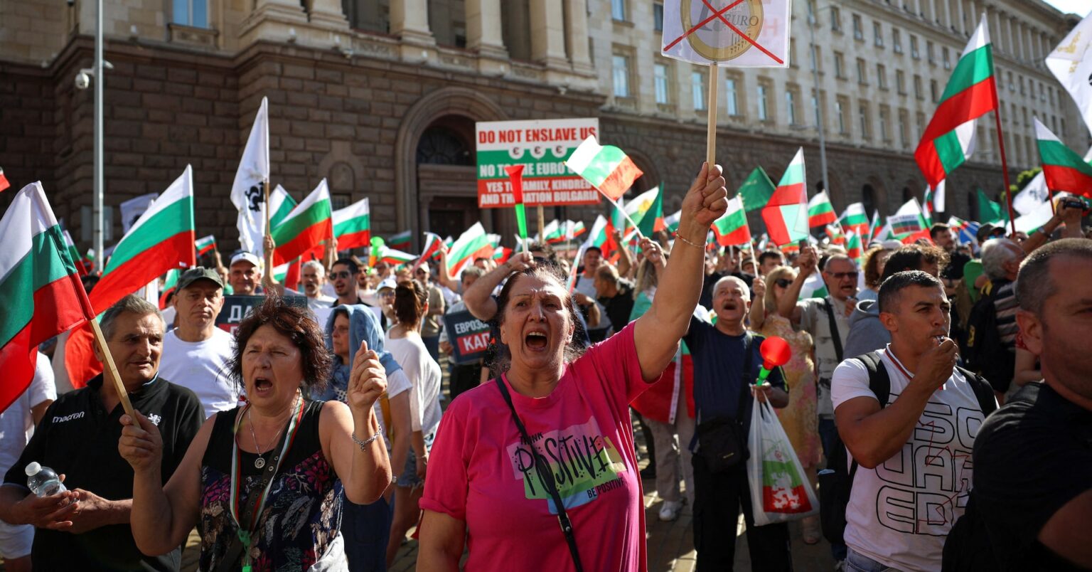 ブルガリアが来年1月ユーロ導入、換算レート決定　ＥＵが最終承認 | ロイター