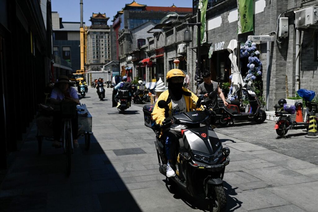 灼熱の中国にギグワーカー２億人、共産主義下で広がる格差あぶり出す - Bloomberg