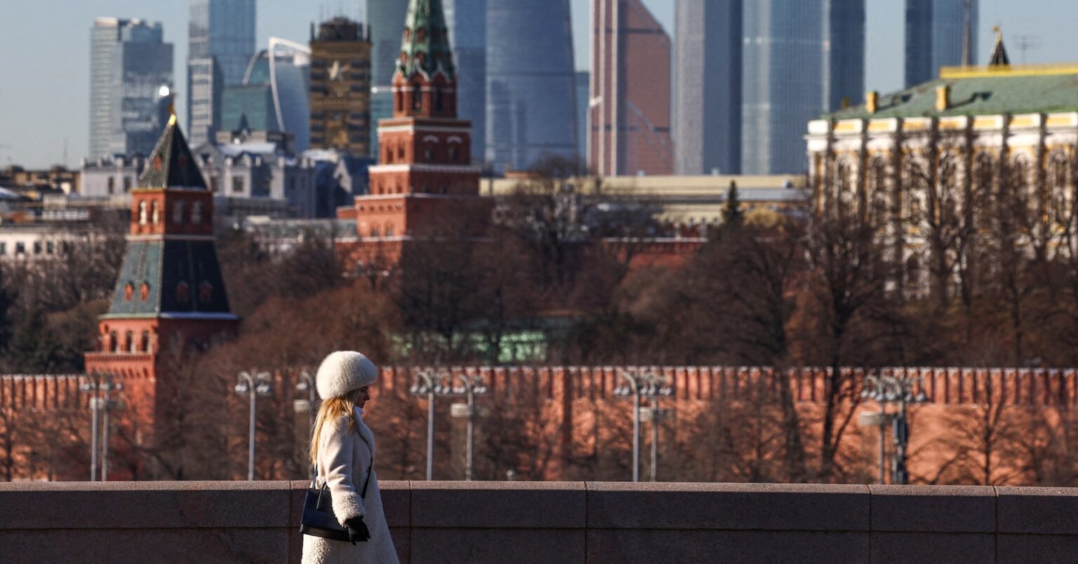 ウクライナ戦争でロシア経済の転換進む、資産500億ドル没収＝調査 | ロイター