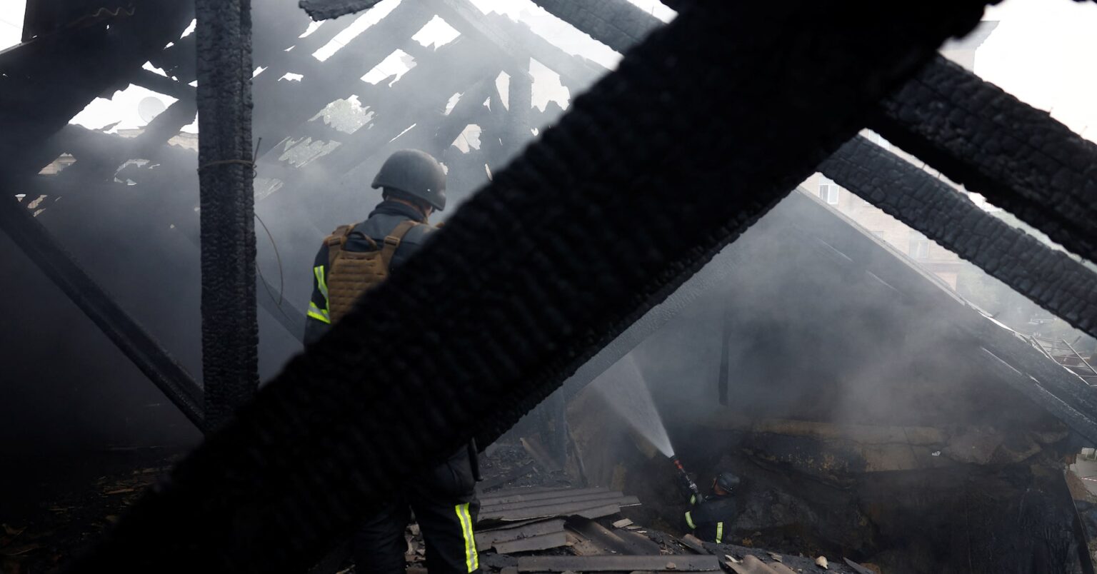 ウクライナ首都にドローン・ミサイル攻撃、2人死亡・16人負傷＝当局 | ロイター
