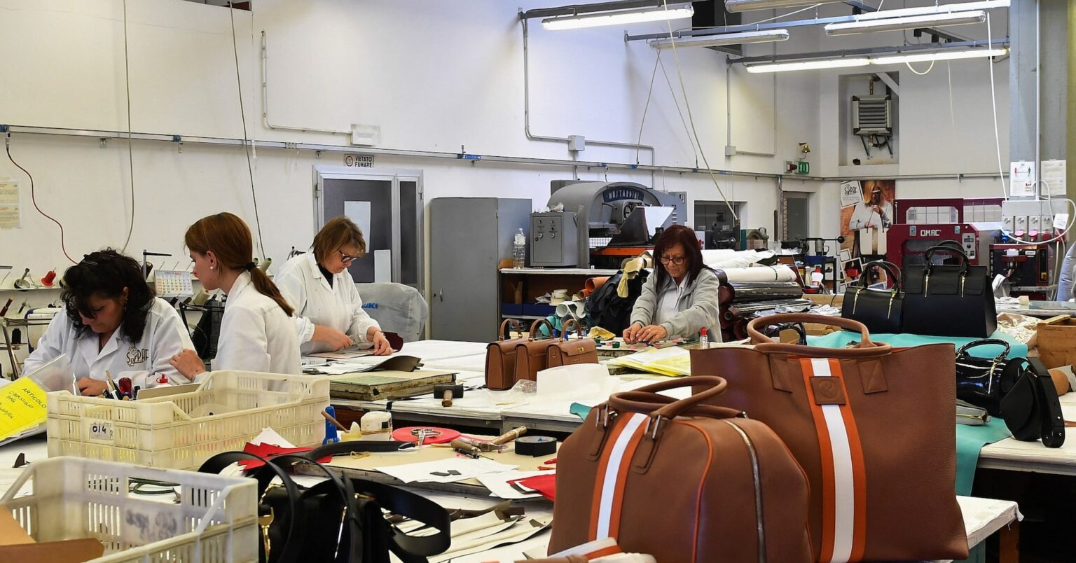 イタリア鉱工業生産、5月は前月比0.7％減に反転　一段と低迷 | ロイター