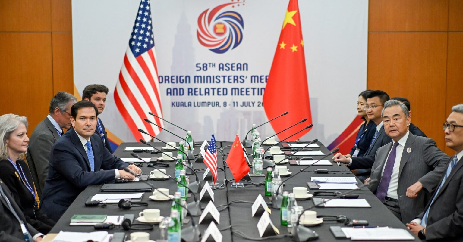米中外相がマレーシアで会談、対面での初協議 | ロイター
