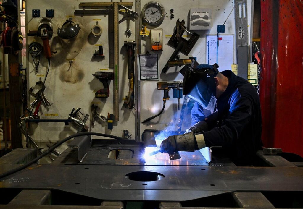 カナダ雇用者数、６月に予想外の大幅増－関税の不透明感広がる中で - Bloomberg