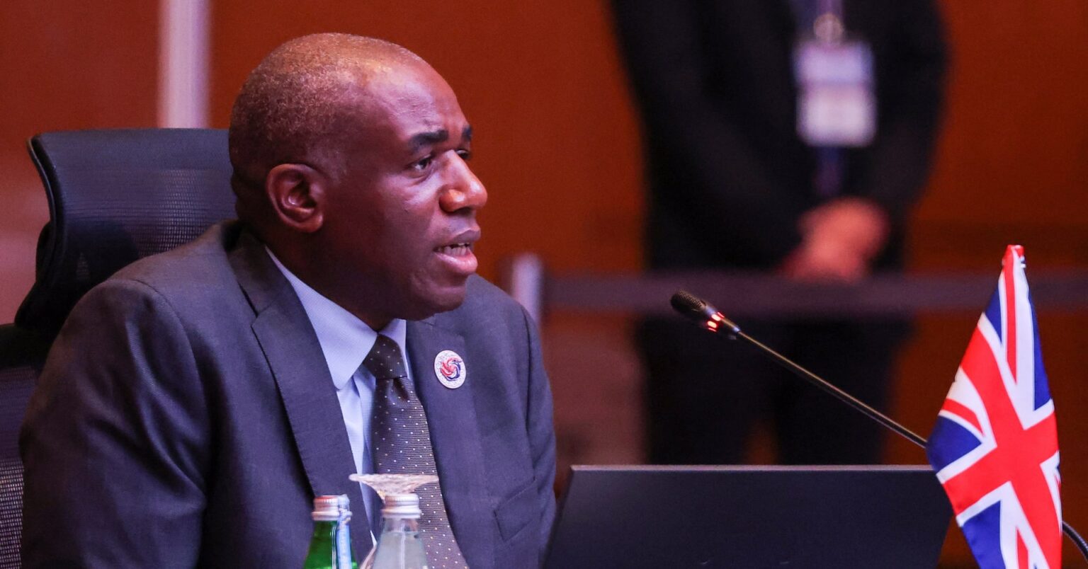 英中外相が会談、協力可能な分野など協議　香港問題にも言及 | ロイター