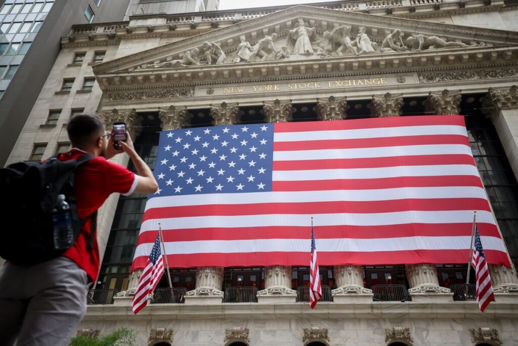 【米国市況】Ｓ＆Ｐ500種の記録更新ストップ、国債利回り軒並み上昇 - Bloomberg