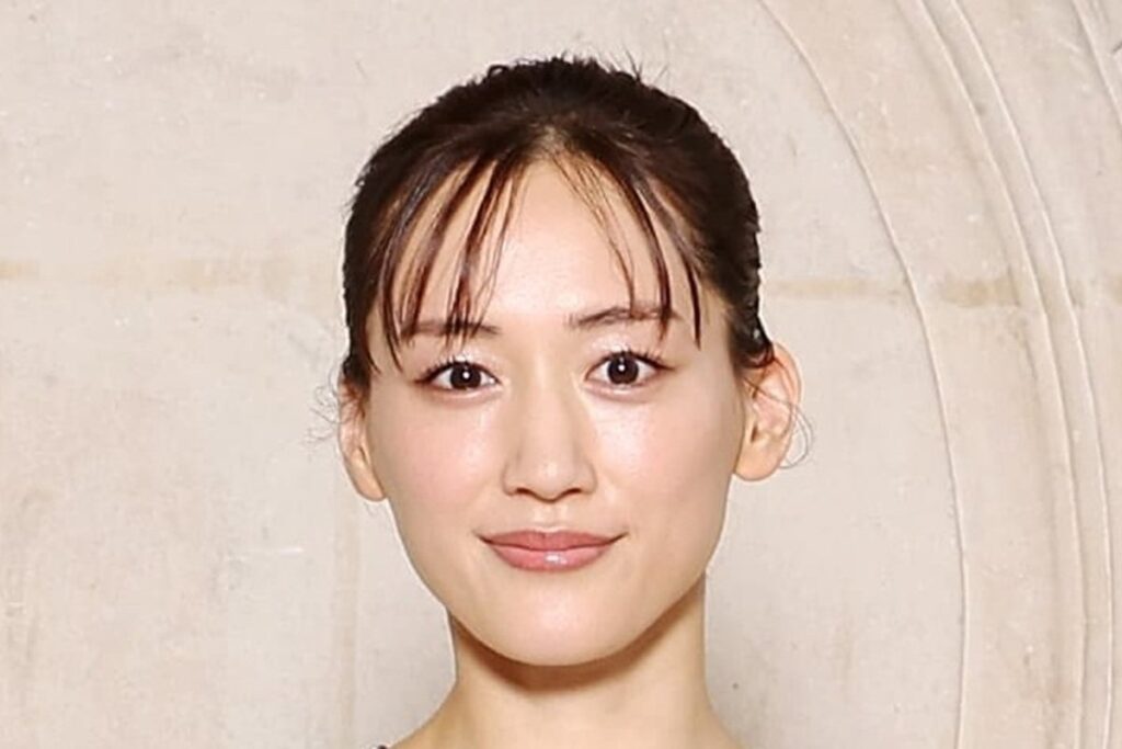 40歳・綾瀬はるか 夜のスペインでノリノリダンス！「なんでそんなにかわいいの」「天使」「天真爛漫すぎる」 動画にファンもメロメロ フォトブック「ハルカノイセカイ」第6弾！近年の旅行調査についても解説 | LIMO