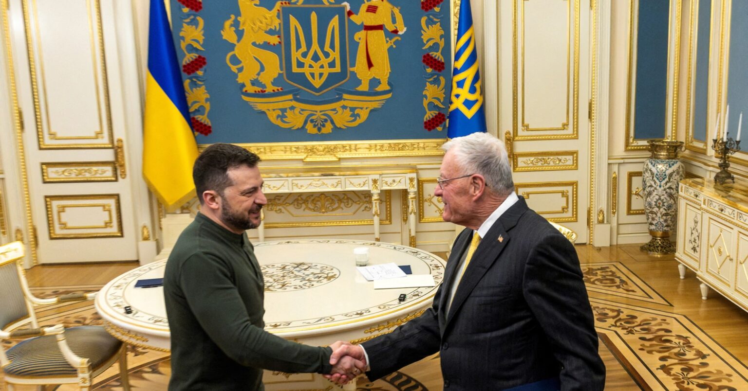 ゼレンスキー氏「米の政治的シグナル受け取った」、軍事支援再開巡り | ロイター