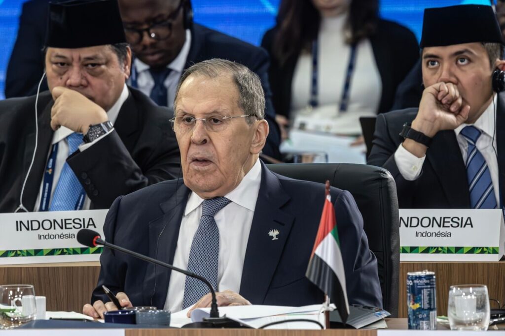 ロシアのラブロフ外相、北朝鮮を訪問－「揺るぎない兄弟関係」強調 - Bloomberg