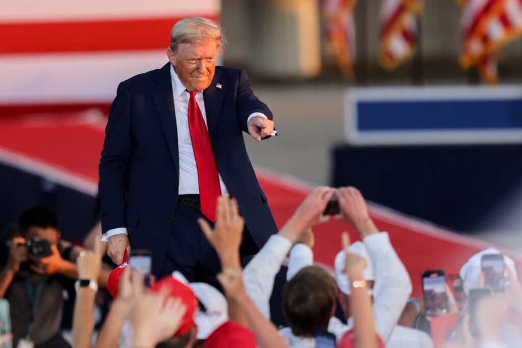 米株指数先物が下落、関税交渉巡るトランプ大統領の強硬姿勢を嫌気 - Bloomberg