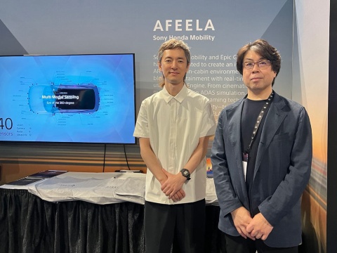 ソニー・ホンダモビリティの西林氏（右）や纐纈氏（左）らが登壇した。展示ブースも設けた（出所／日経クロステック）