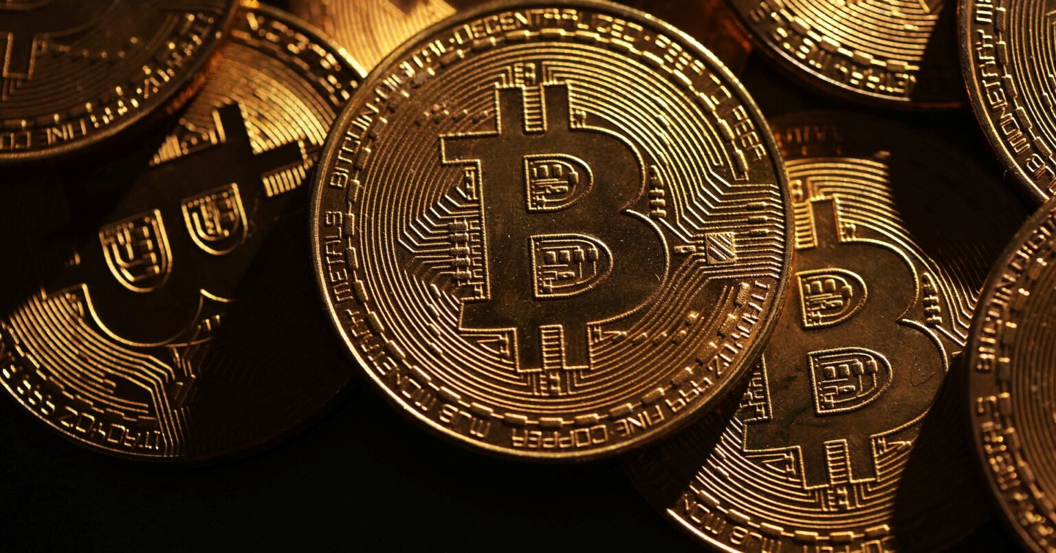 ビットコイン、初の12万ドル突破 「どこで止まるか見通し難い」 | ロイター ビットコイン、初の12万ドル突破 「どこで止まるか見通し難い」 | ロイター
