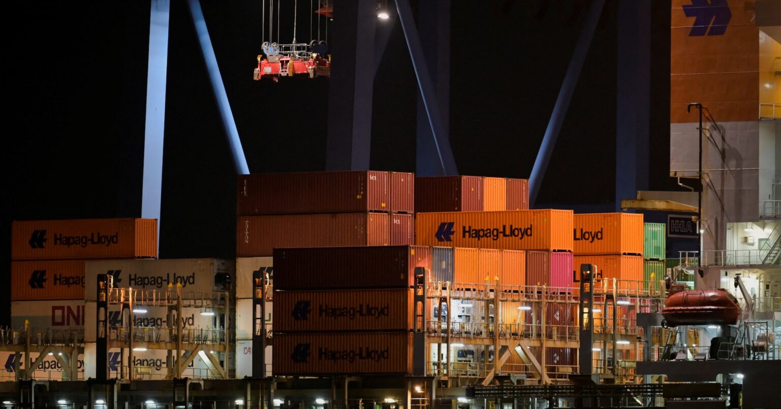 ドイツ輸出企業、市場シェア大幅減　競争力低下と連銀指摘 | ロイター