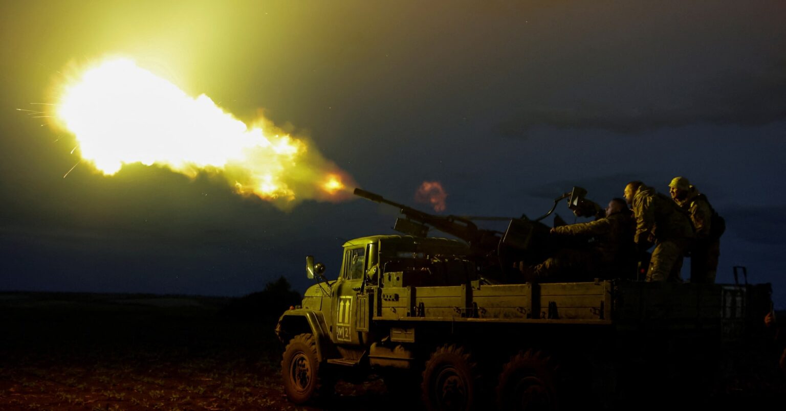 米国、ウクライナへの武器・弾薬供与を継続＝ロシア大統領府 | ロイター