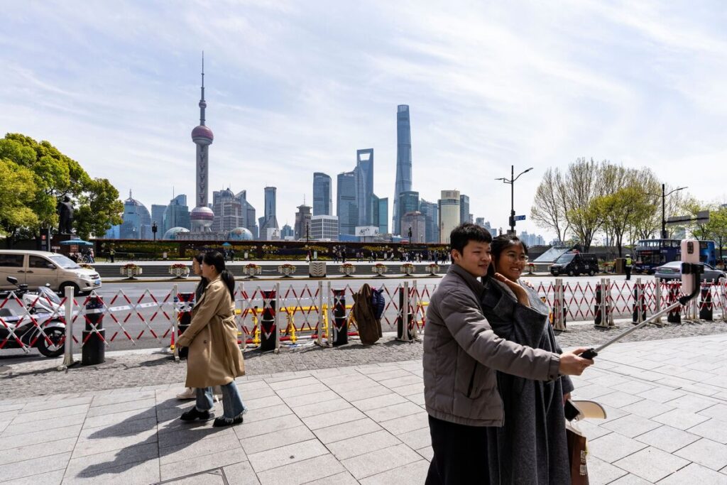 中国の与信ペース、６月は予想上回る－期末要因と国債発行が追い風 - Bloomberg