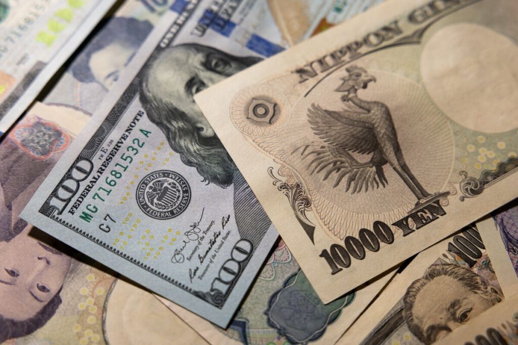 円一時147円に下落、米国の対カナダ関税通知を懸念－実需ドル買いも - Bloomberg