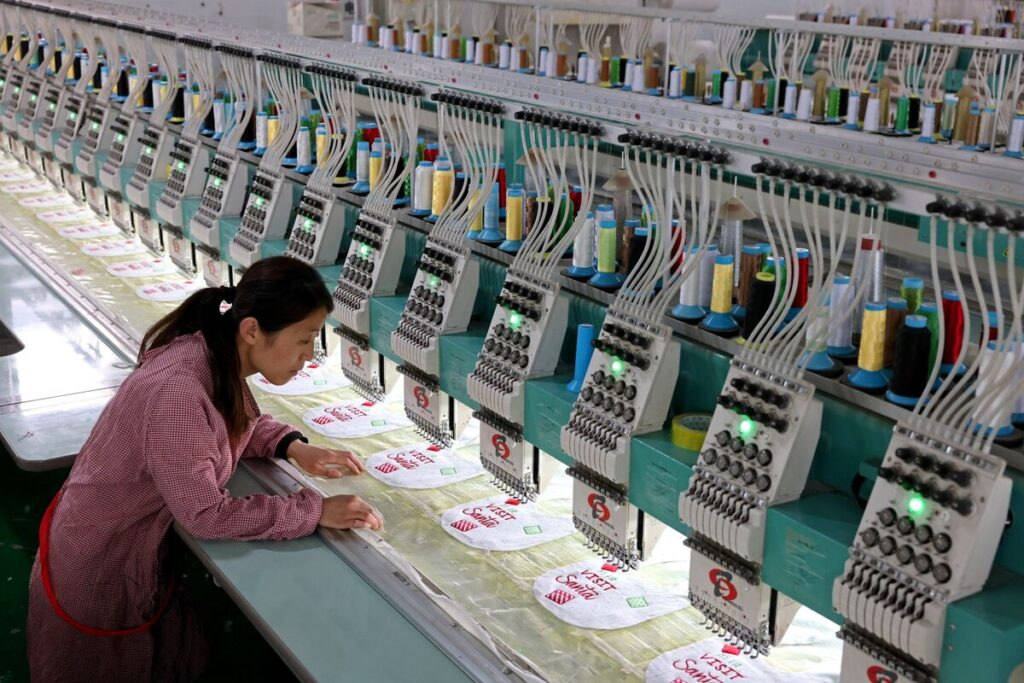 中国経済４～６月は5.2％成長、予想上回る－輸出好調も消費減速 - Bloomberg